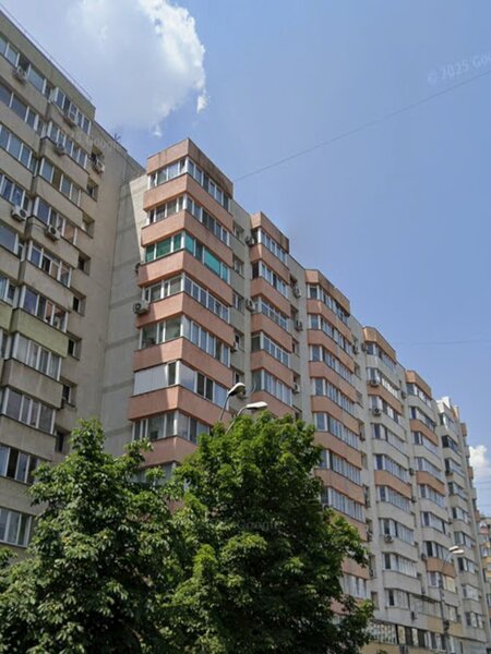 Obor x Mihai Bravu x Mosilor, langa metroul Obor